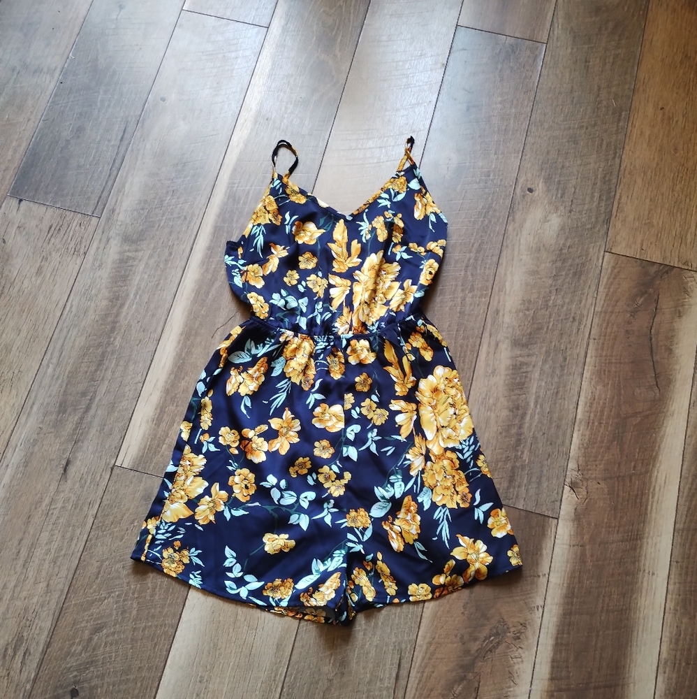 Ladies silky romper sz xs